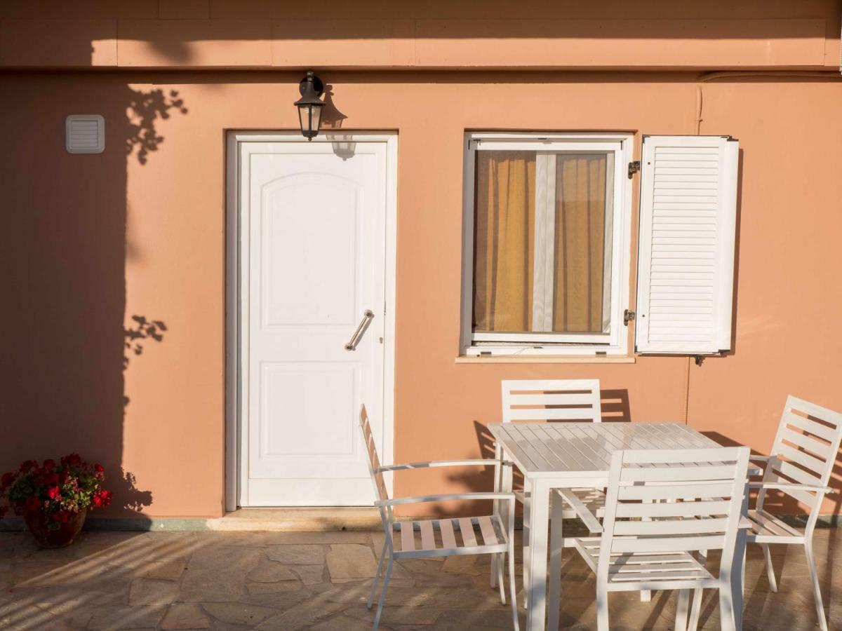 פלאסרנה Petritos Rooms And Studios מראה חיצוני תמונה