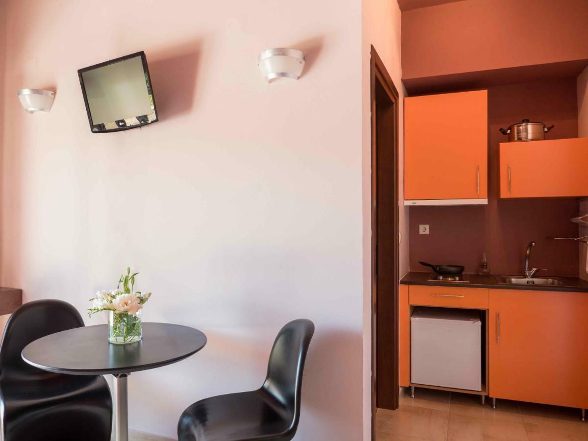 פלאסרנה Petritos Rooms And Studios מראה חיצוני תמונה