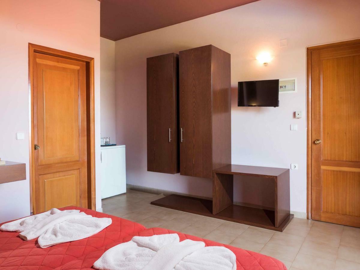 פלאסרנה Petritos Rooms And Studios מראה חיצוני תמונה